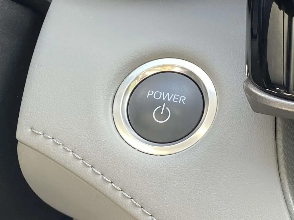 2025 Toyota Highlander Hybrid XLE thumbnail 29