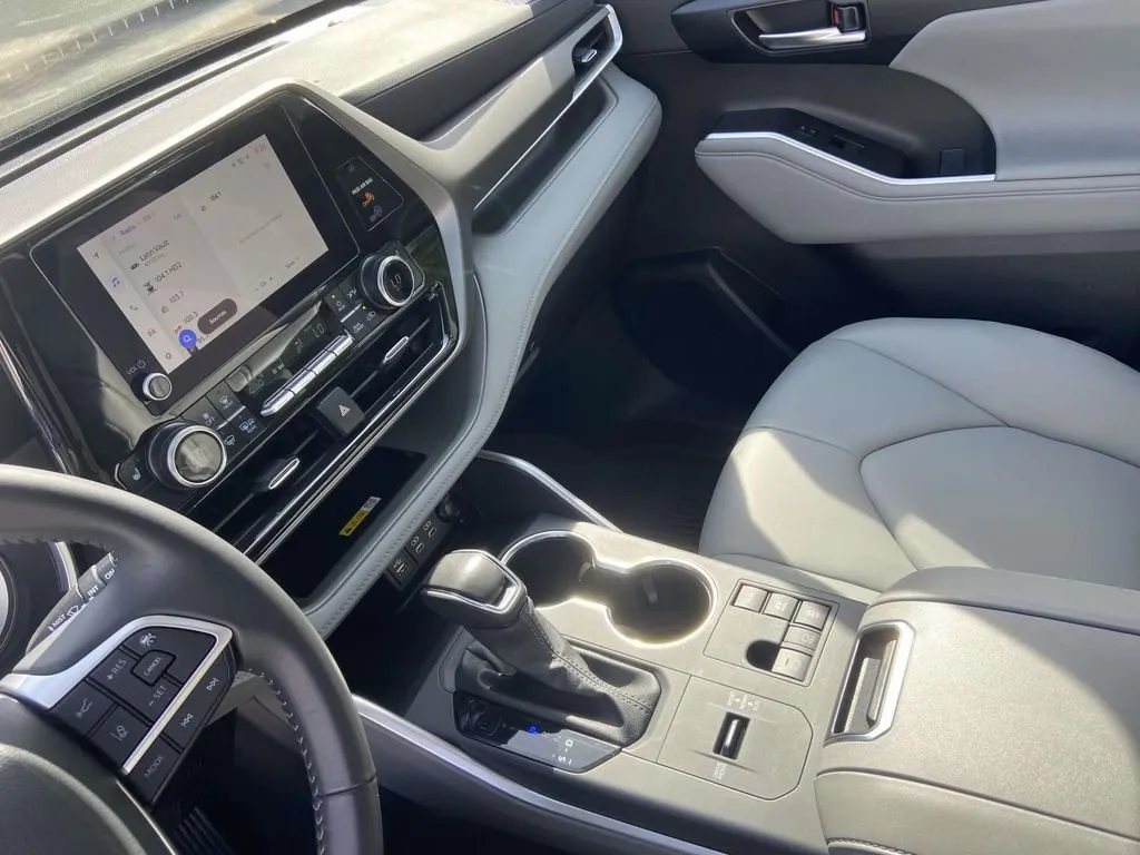 2025 Toyota Highlander Hybrid XLE thumbnail 30