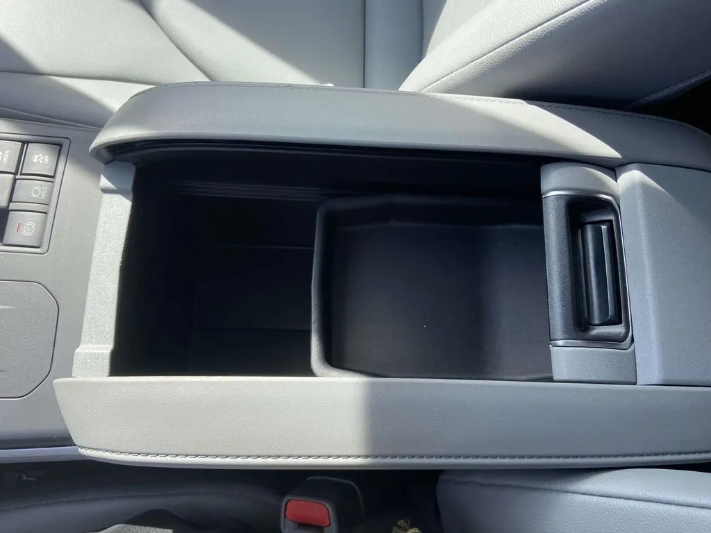 2025 Toyota Highlander Hybrid XLE thumbnail 31