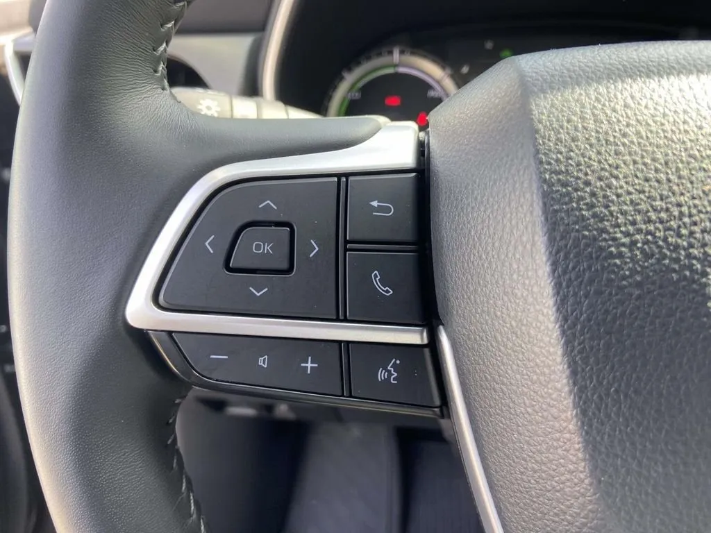 2025 Toyota Highlander Hybrid XLE thumbnail 33