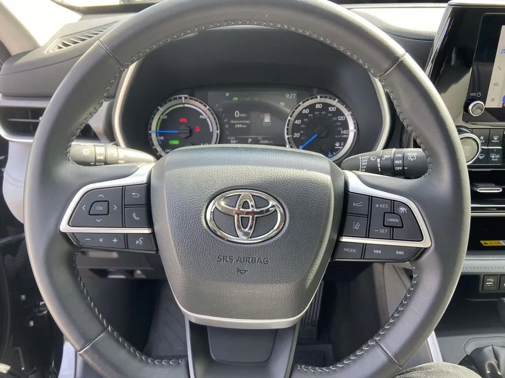 2025 Toyota Highlander Hybrid XLE thumbnail 35
