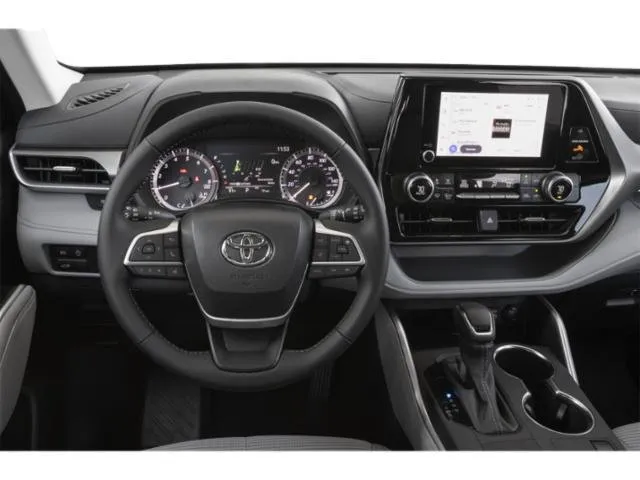 2025 Toyota Highlander LE thumbnail 6
