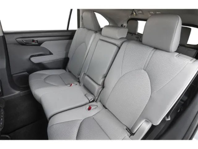 2025 Toyota Highlander LE thumbnail 12