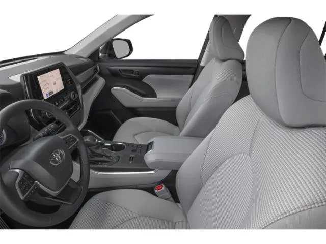 2025 Toyota Highlander LE thumbnail 8