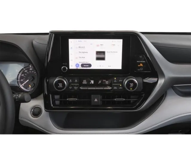 2025 Toyota Highlander LE thumbnail 9