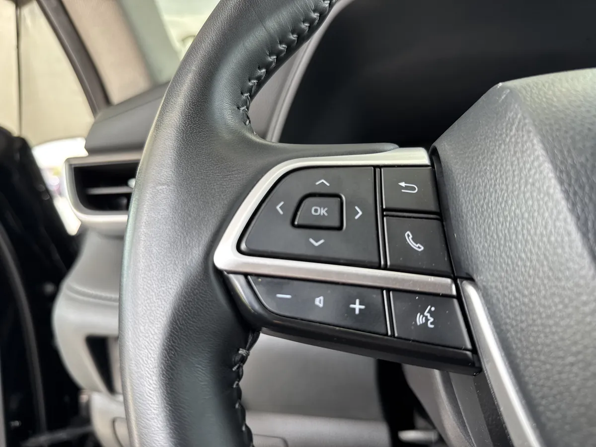 2025 Toyota Highlander LE thumbnail 18