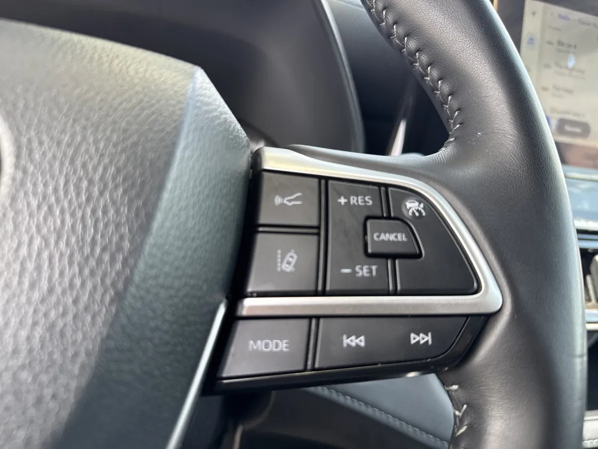 2025 Toyota Highlander LE thumbnail 19