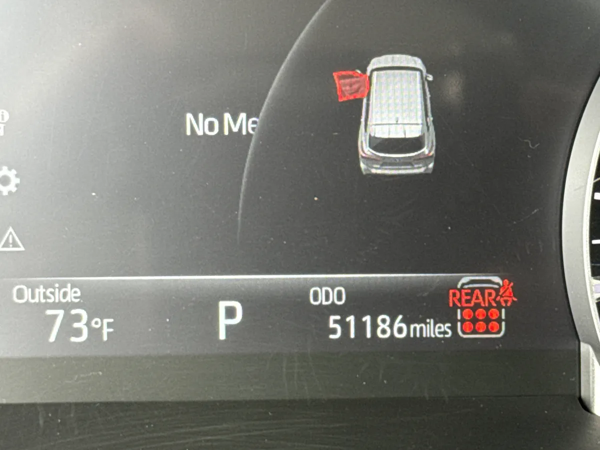 2025 Toyota Highlander LE thumbnail 21