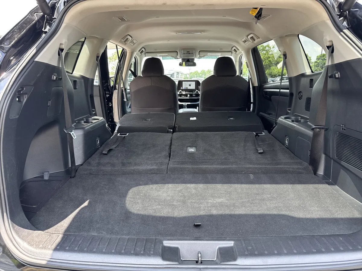 2025 Toyota Highlander LE thumbnail 28