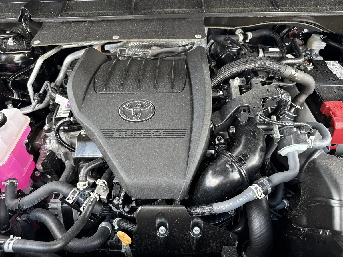 2025 Toyota Highlander LE thumbnail 31