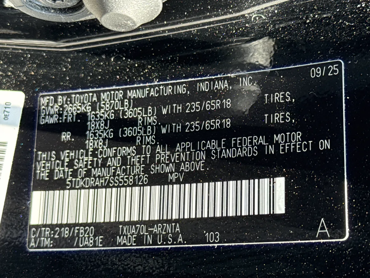 2025 Toyota Highlander LE thumbnail 32