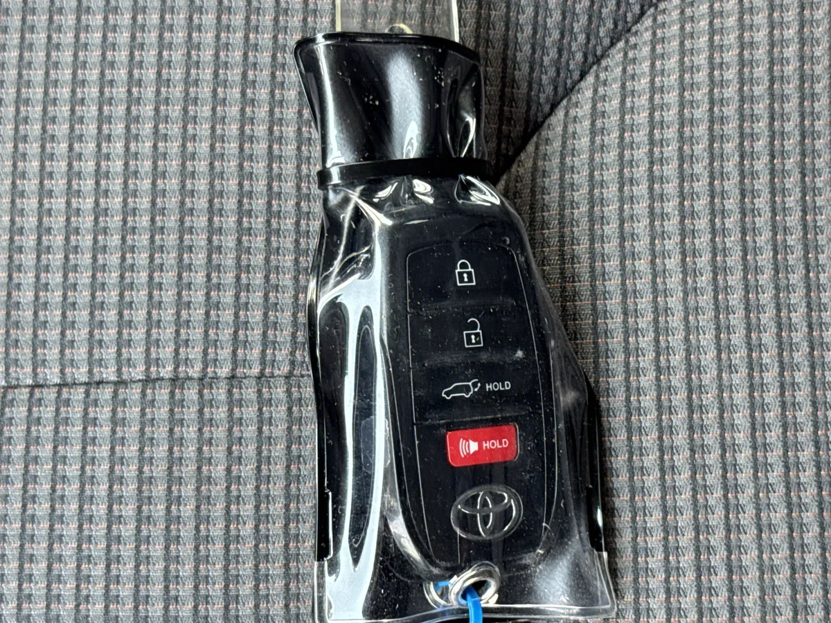 2025 Toyota Highlander LE thumbnail 33
