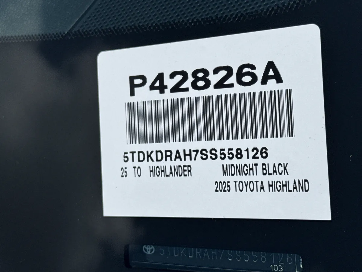 2025 Toyota Highlander LE thumbnail 35