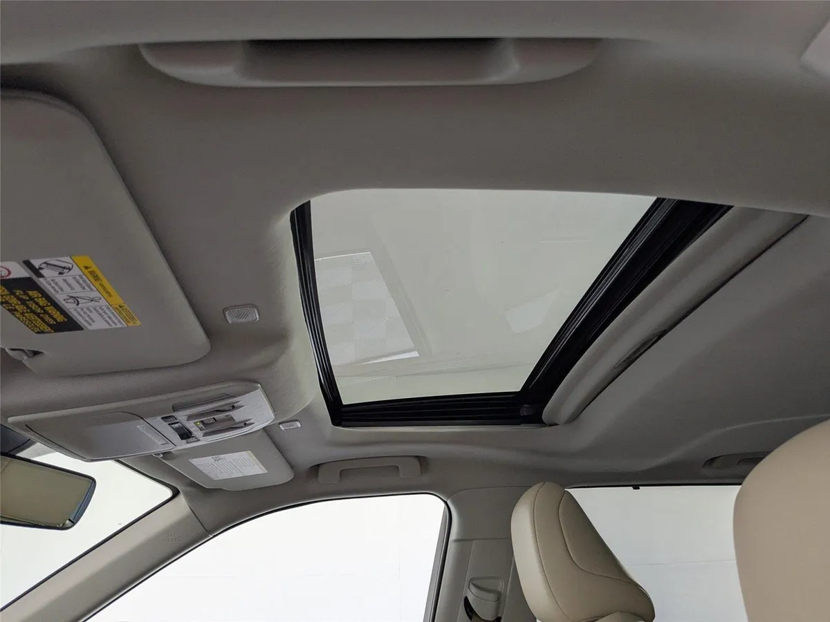 2025 Toyota Highlander XLE thumbnail 13