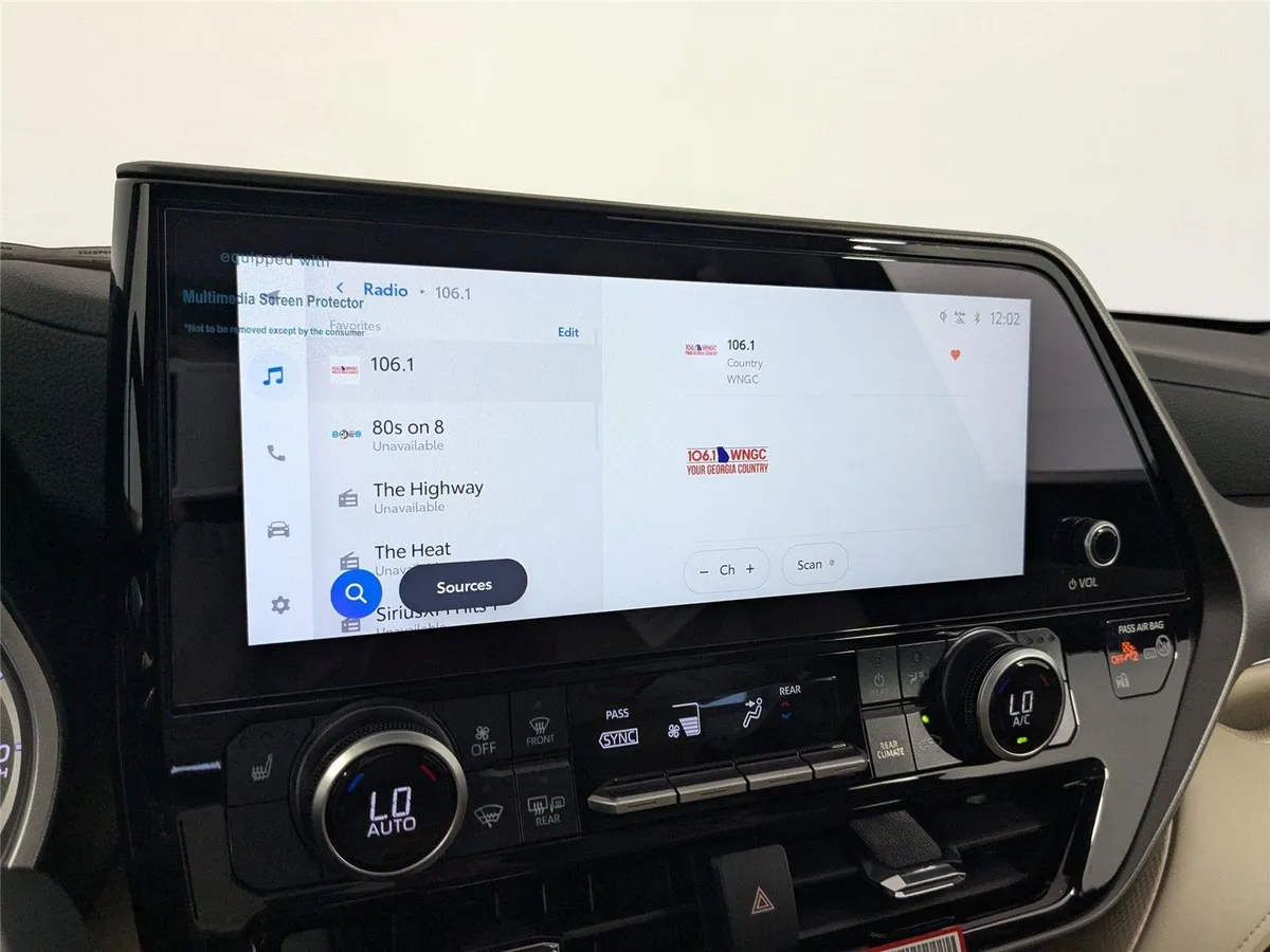 2025 Toyota Highlander XLE thumbnail 17