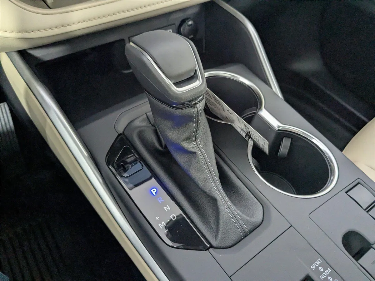 2025 Toyota Highlander XLE thumbnail 19