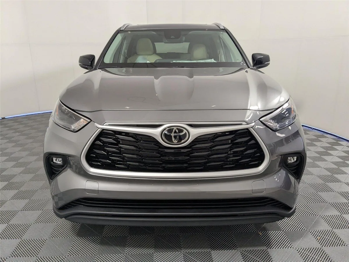 2025 Toyota Highlander XLE thumbnail 21