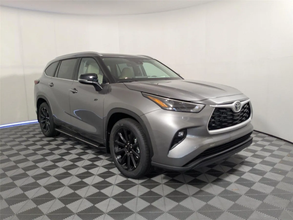 2025 Toyota Highlander XLE thumbnail 22