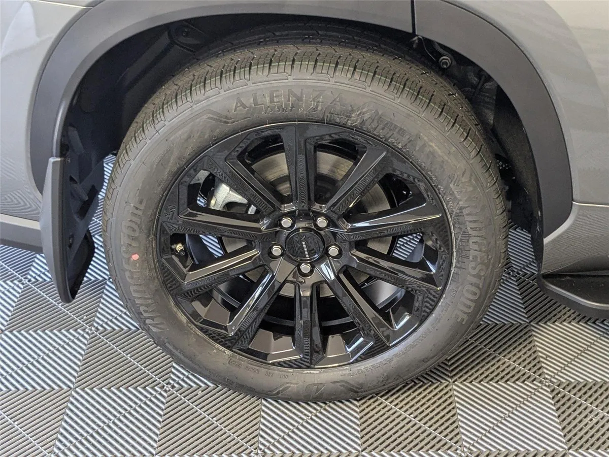 2025 Toyota Highlander XLE thumbnail 26