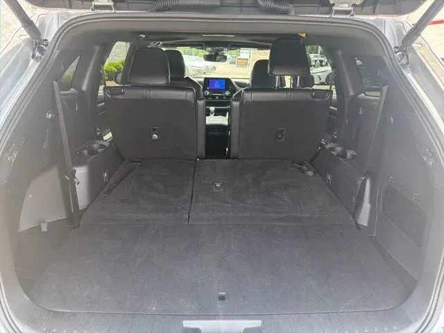 2025 Toyota Highlander XSE thumbnail 14