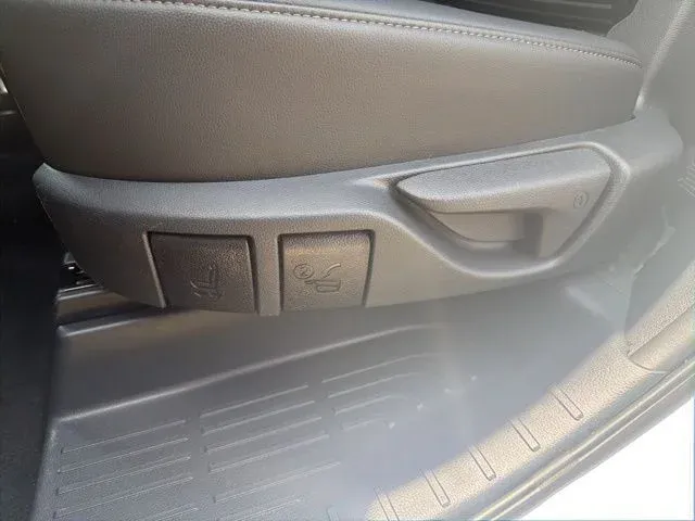 2025 Toyota Highlander XSE thumbnail 22