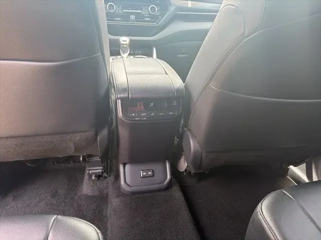 2025 Toyota Highlander XSE thumbnail 26