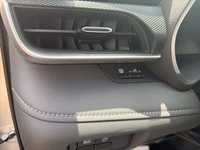 2025 Toyota Highlander XSE thumbnail 37
