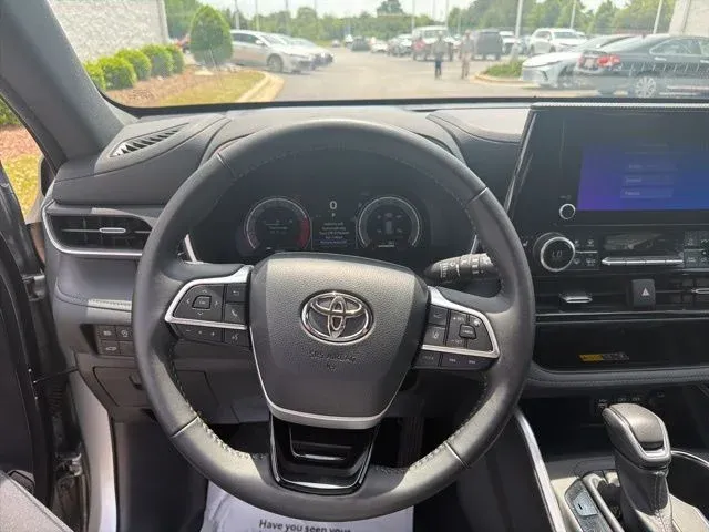 2025 Toyota Highlander XSE thumbnail 38