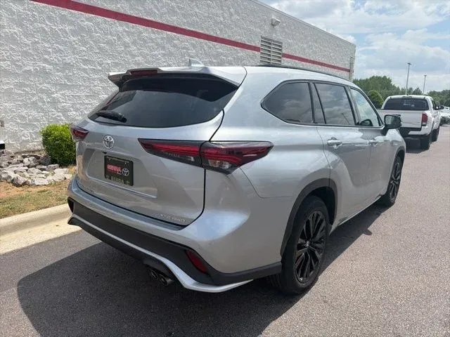 2025 Toyota Highlander XSE thumbnail 9