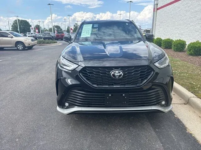 2025 Toyota Highlander XSE thumbnail 2