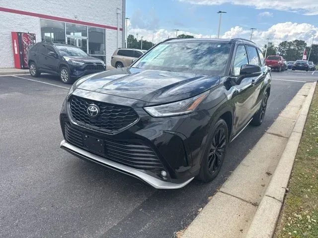 2025 Toyota Highlander XSE thumbnail 3