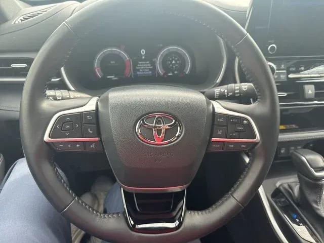2025 Toyota Highlander XSE thumbnail 33