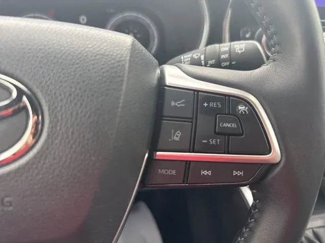 2025 Toyota Highlander XSE thumbnail 35