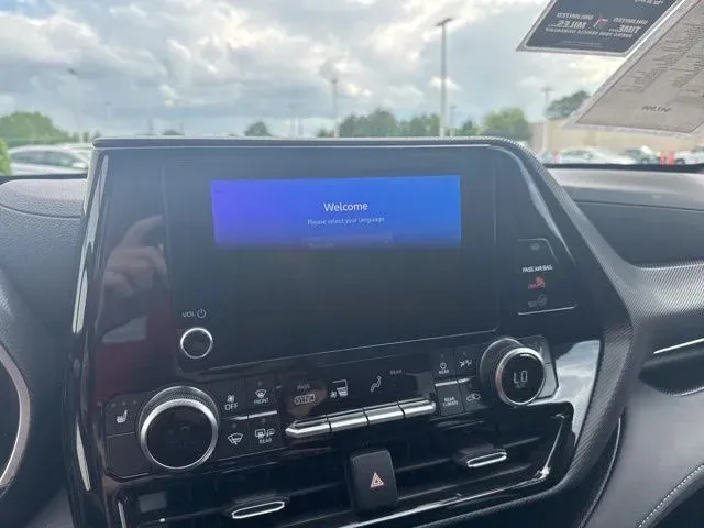 2025 Toyota Highlander XSE thumbnail 39
