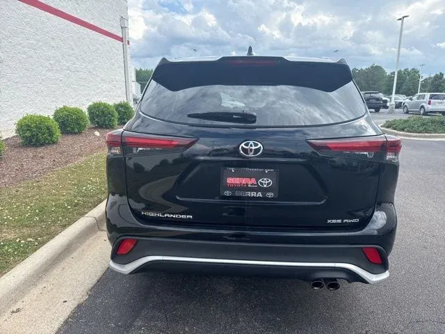 2025 Toyota Highlander XSE thumbnail 6