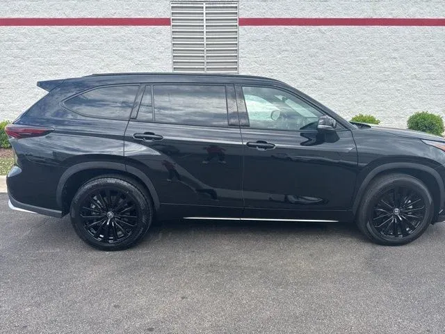 2025 Toyota Highlander XSE thumbnail 8