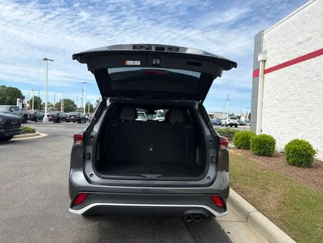 2025 Toyota Highlander XSE thumbnail 13