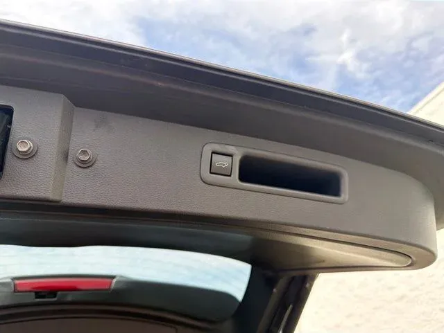 2025 Toyota Highlander XSE thumbnail 15