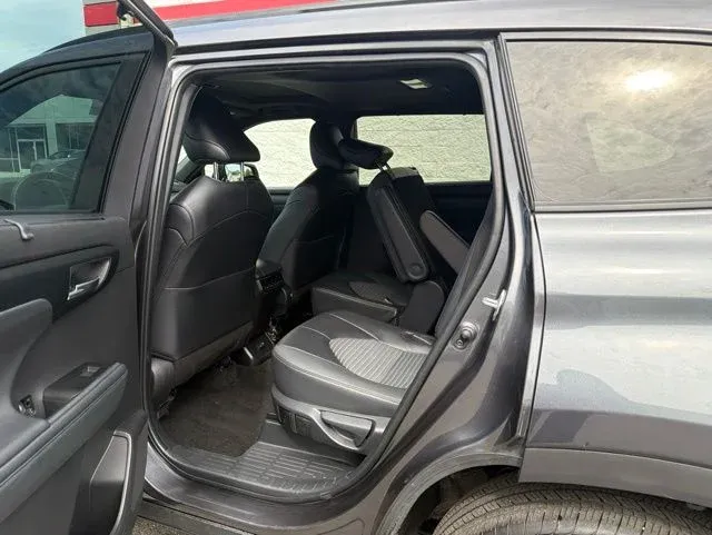 2025 Toyota Highlander XSE thumbnail 21