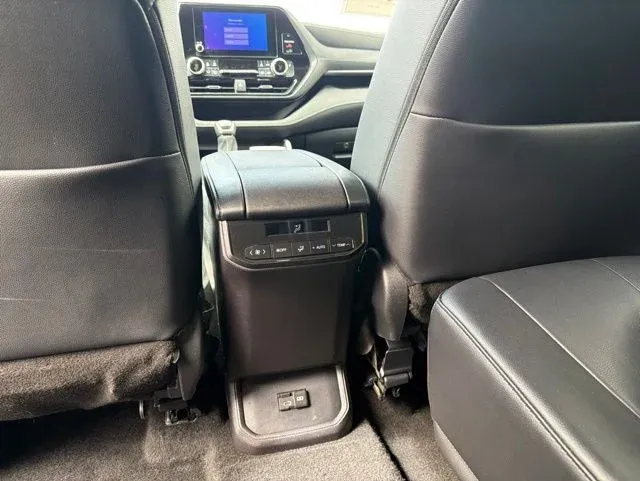 2025 Toyota Highlander XSE thumbnail 25