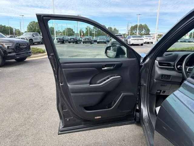 2025 Toyota Highlander XSE thumbnail 29