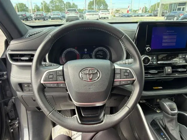 2025 Toyota Highlander XSE thumbnail 37