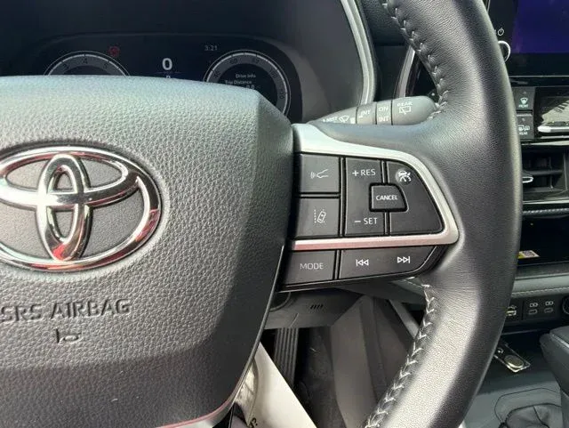 2025 Toyota Highlander XSE thumbnail 42