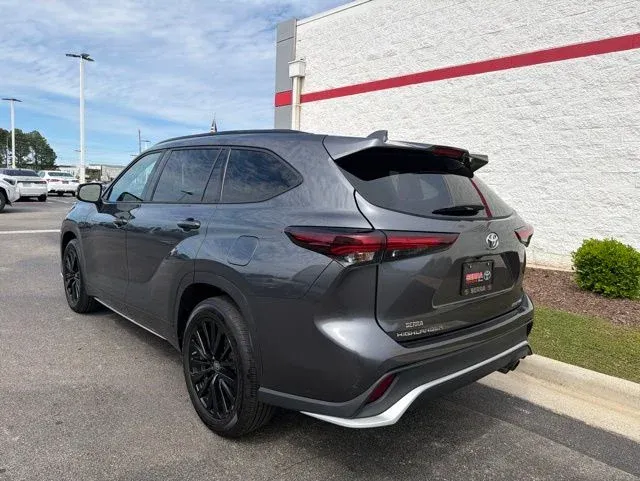 2025 Toyota Highlander XSE thumbnail 7