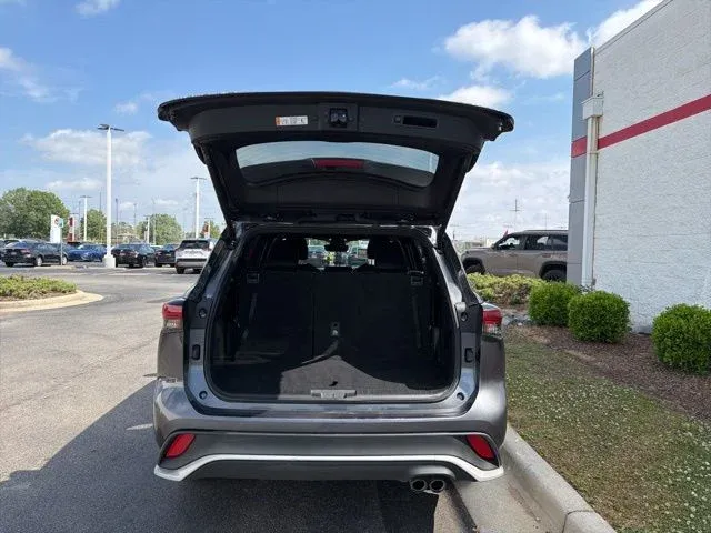 2025 Toyota Highlander XSE thumbnail 13