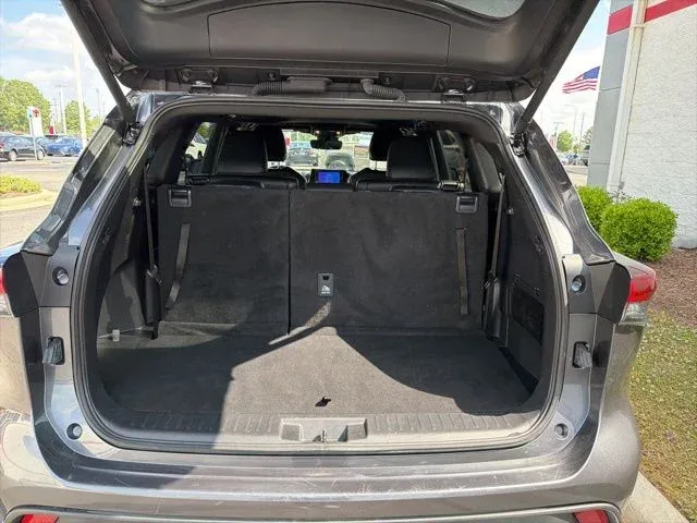 2025 Toyota Highlander XSE thumbnail 14