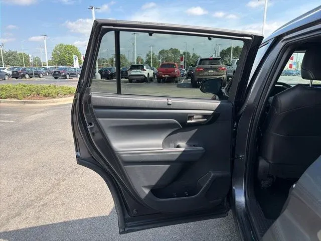 2025 Toyota Highlander XSE thumbnail 16