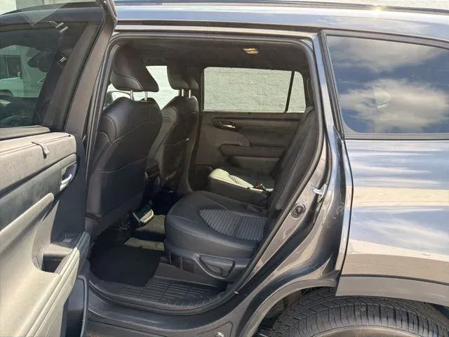 2025 Toyota Highlander XSE thumbnail 20