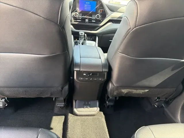 2025 Toyota Highlander XSE thumbnail 24