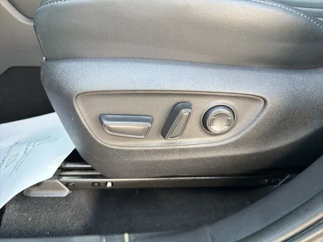 2025 Toyota Highlander XSE thumbnail 31